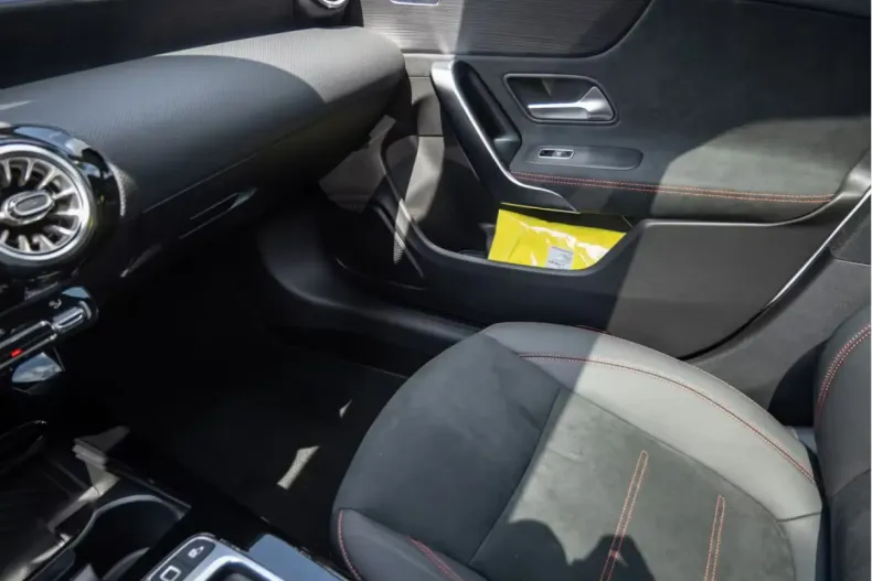 Mercedes-Benz CLA 220 (Clasa CLA) din 2025 cu 14.700 km - oferta MER191986 - foto 9