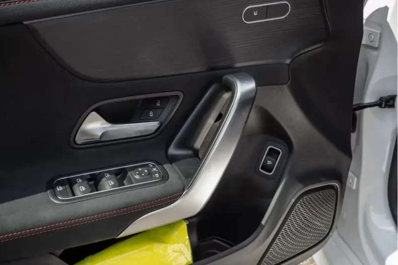 Mercedes-Benz CLA 220 (Clasa CLA) din 2025 cu 14.700 km - oferta MER191986 - foto 16