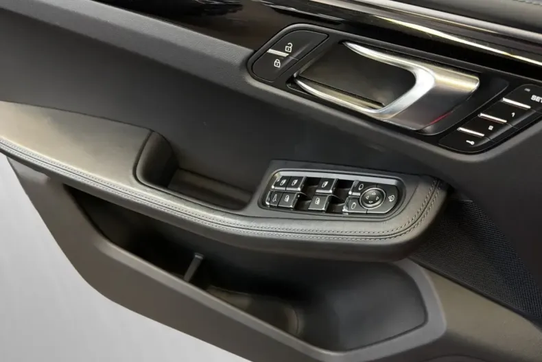 Porsche Macan din 2024 cu 14.824 km - oferta POR192029 - foto 11