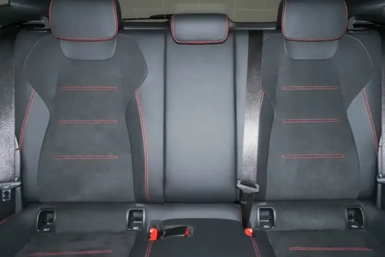 Mercedes-Benz GLA 200 (Clasa GLA) din 2024 cu 20.372 km - oferta MER192041 - foto 8