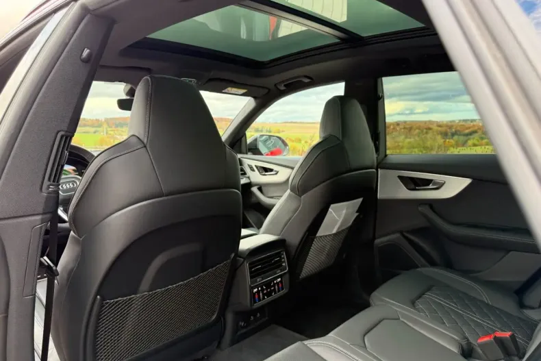 Audi SQ8 din 2025 cu 4.500 km - oferta AUD192058 - foto 36