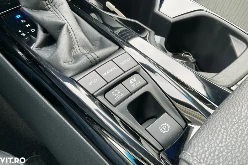Toyota Camry din 2024 cu 16.304 km - oferta TOY192075 - foto 29