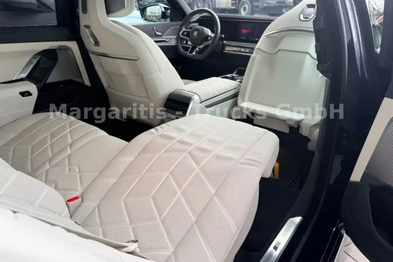 BMW M760 (Modele M) din 2024 cu 12.800 km - oferta BMW192092 - foto 13