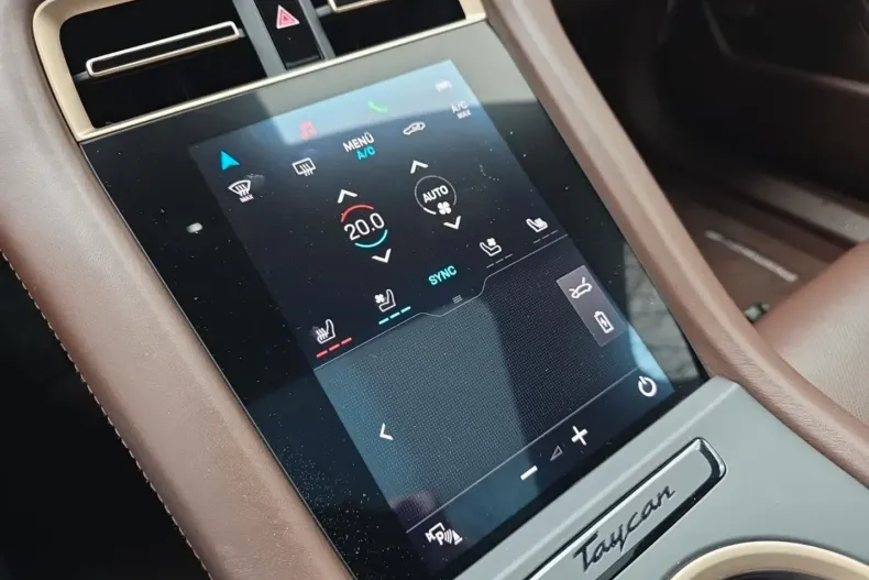 Porsche Taycan din 2021 cu 114.000 km - oferta POR192095 - foto 22