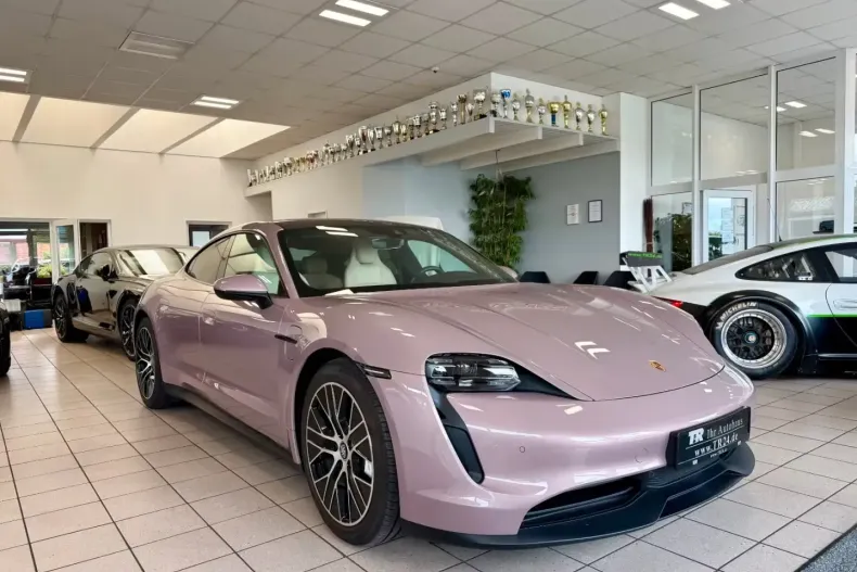 Porsche Taycan din 2023 cu 9.875 km - oferta POR192097 - foto 1