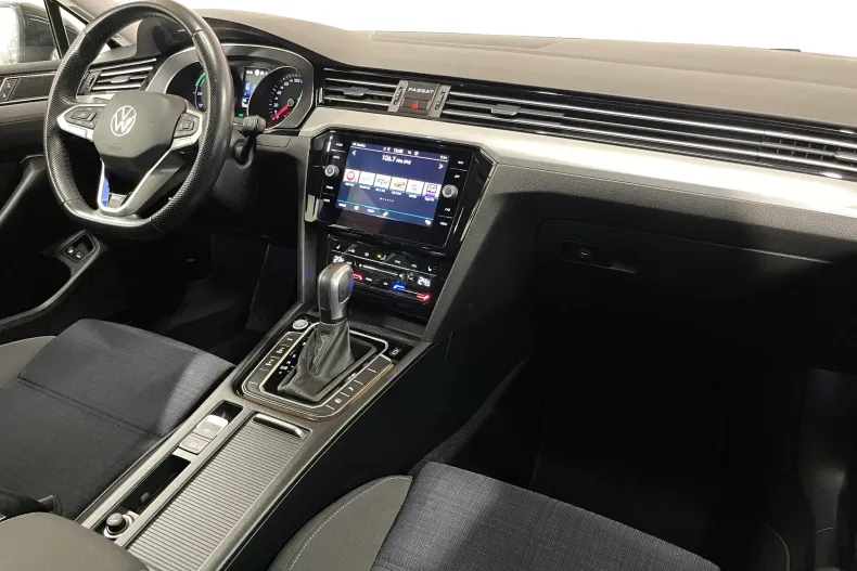 Volkswagen Passat din 2021 cu 133.224 km - oferta VOL192129 - foto 9