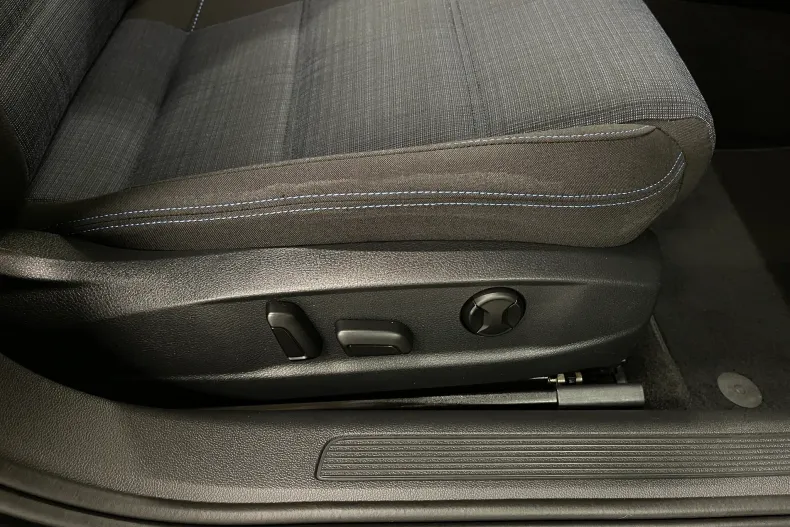 Volkswagen Passat din 2021 cu 133.224 km - oferta VOL192129 - foto 31