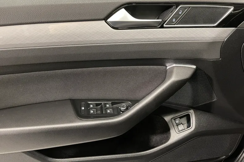 Volkswagen Passat din 2021 cu 133.224 km - oferta VOL192129 - foto 32