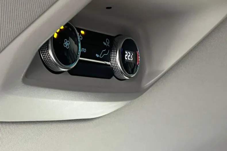 Ford Tourneo Custom din 2025 cu 18.000 km - oferta FOR192143 - foto 18