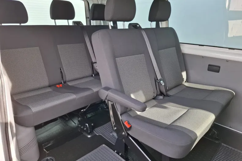 Volkswagen Multivan din 2023 cu 55.213 km - oferta VOL192165 - foto 8