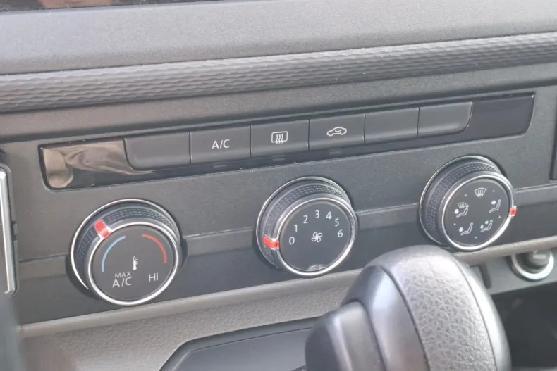 Volkswagen Multivan din 2023 cu 55.213 km - oferta VOL192165 - foto 25