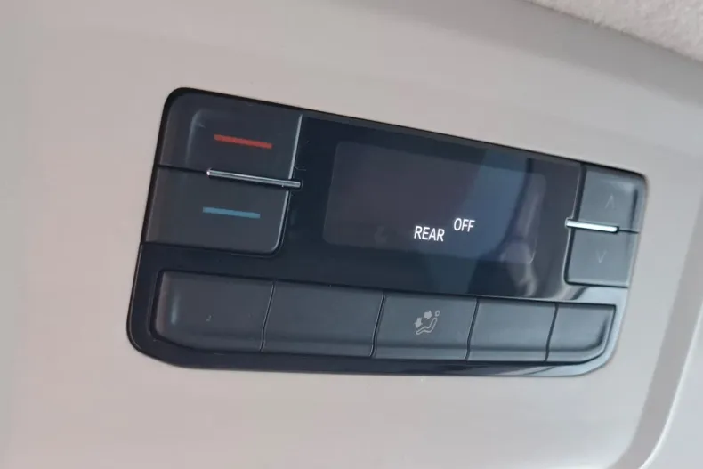 Volkswagen Multivan din 2023 cu 55.213 km - oferta VOL192165 - foto 26