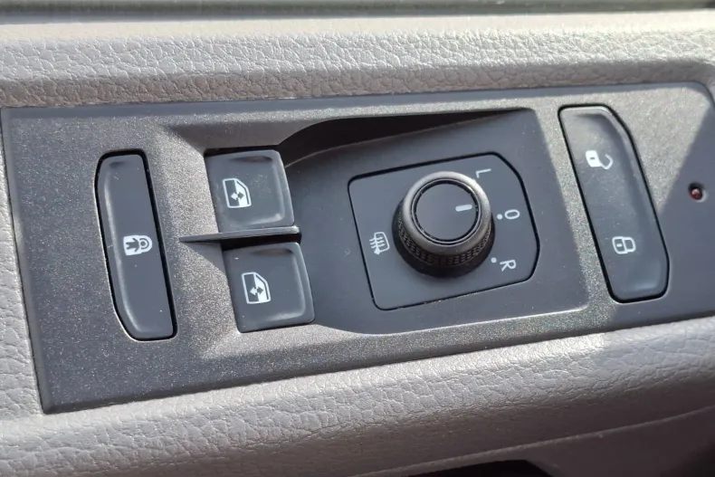 Volkswagen Multivan din 2023 cu 55.213 km - oferta VOL192165 - foto 29