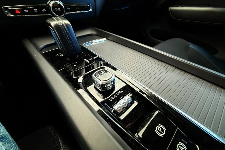 Volvo XC60 din 2020 cu 104.545 km - oferta VOL192187 - foto 11