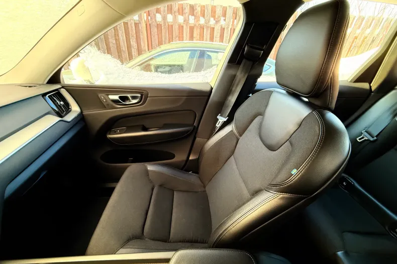 Volvo XC60 din 2020 cu 104.545 km - oferta VOL192187 - foto 14