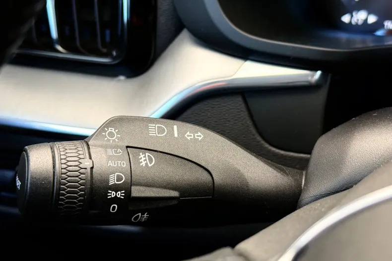 Volvo XC60 din 2020 cu 104.545 km - oferta VOL192187 - foto 23