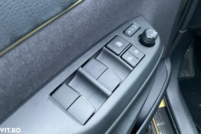 Toyota Yaris Cross din 2023 cu 11.329 km - oferta TOY192192 - foto 31