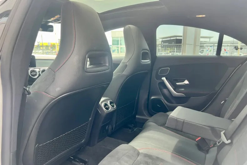 Mercedes-Benz CLA 250 (Clasa CLA) din 2023 cu 14.937 km - oferta MER192208 - foto 13