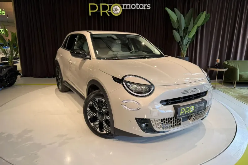 Fiat 600 din 2024 cu 4.600 km - oferta FIA192211 - foto 1