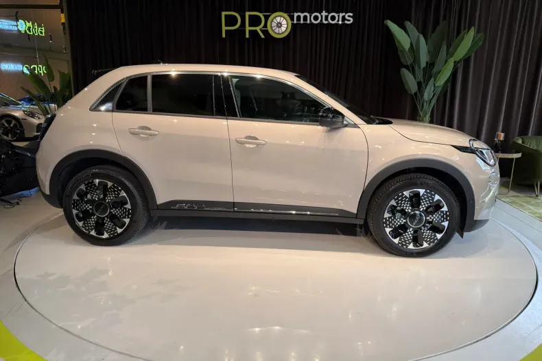 Fiat 600 din 2024 cu 4.600 km - oferta FIA192211 - foto 4