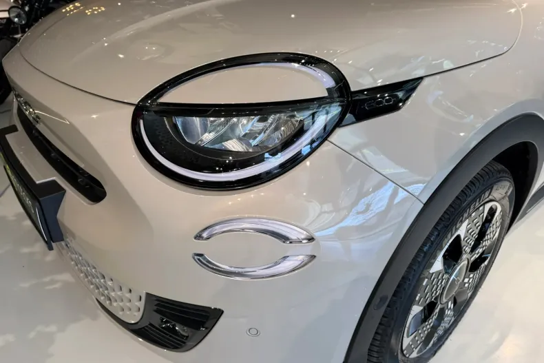 Fiat 600 din 2024 cu 4.600 km - oferta FIA192211 - foto 12