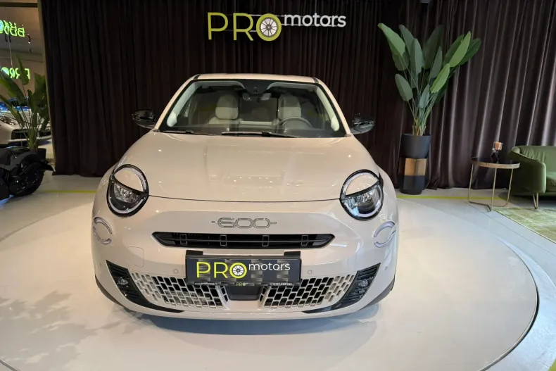 Fiat 600 din 2024 cu 4.600 km - oferta FIA192211 - foto 13