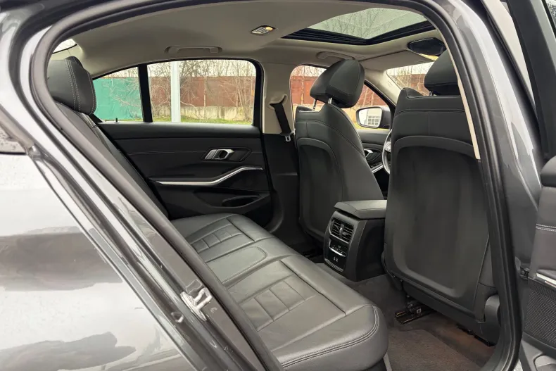 BMW 330e (Seria 3) din 2021 cu 95.200 km - oferta BMW192219 - foto 31