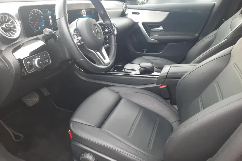 Mercedes-Benz CLA 200 (Clasa CLA) din 2023 cu 23.268 km - oferta MER192266 - foto 10