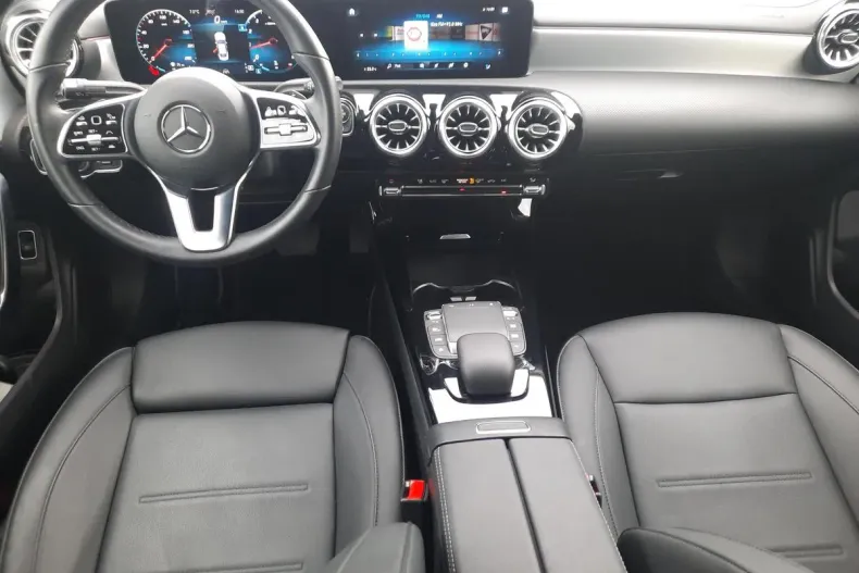 Mercedes-Benz CLA 200 (Clasa CLA) din 2023 cu 23.268 km - oferta MER192266 - foto 12