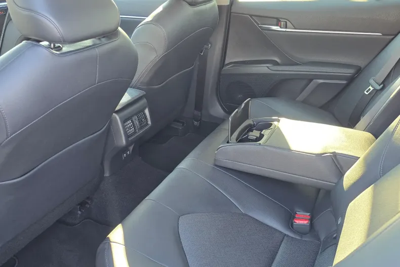 Toyota Camry din 2022 cu 14.215 km - oferta TOY192283 - foto 10