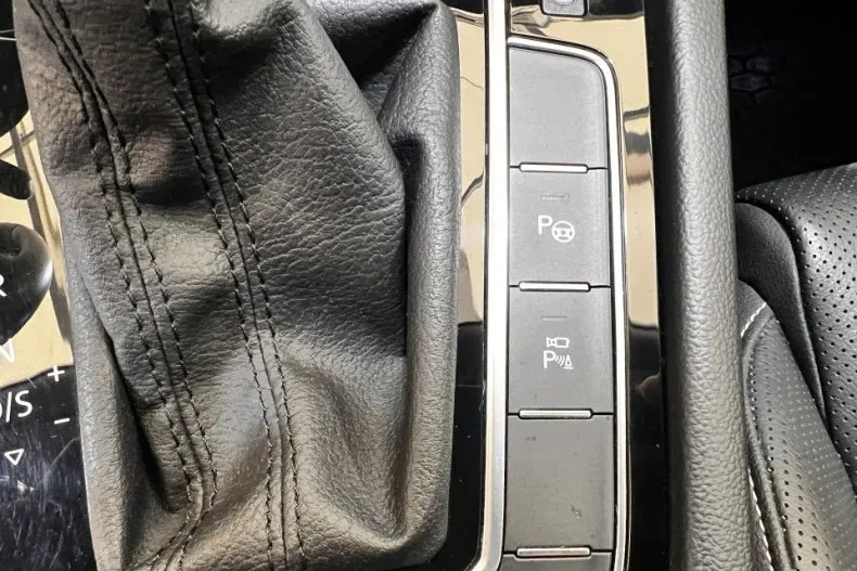 Volkswagen Passat Alltrack din 2021 cu 65.352 km - oferta VOL192296 - foto 21