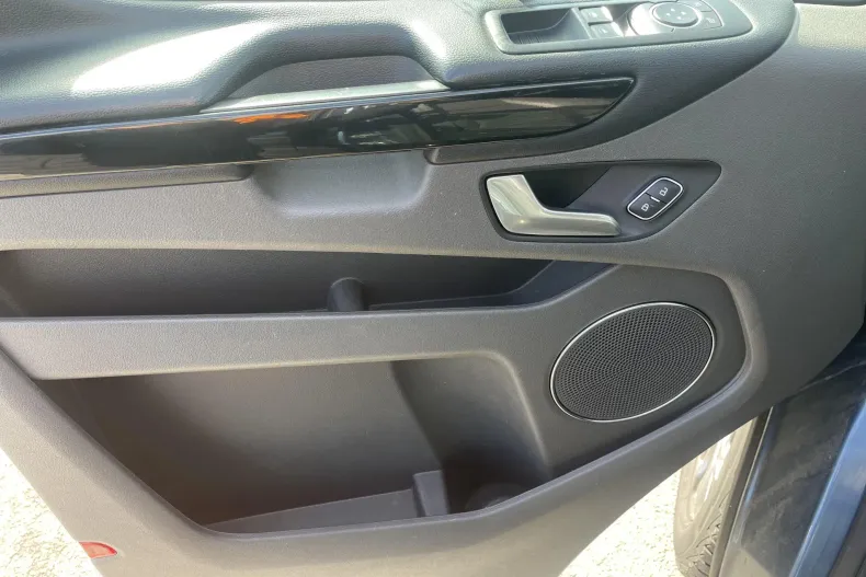 Ford Tourneo Custom din 2023 cu 62.230 km - oferta FOR192308 - foto 10