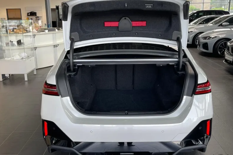 BMW 520d (Seria 5) din 2024 cu 7.896 km - oferta BMW192315 - foto 17