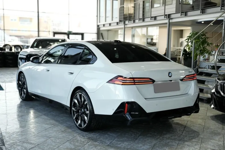 BMW 520i (Seria 5) din 2025 cu 4.512 km - oferta BMW192318 - foto 6