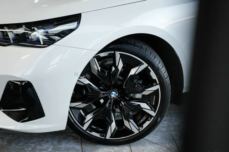 BMW 520i (Seria 5) din 2025 cu 4.512 km - oferta BMW192318 - foto 7