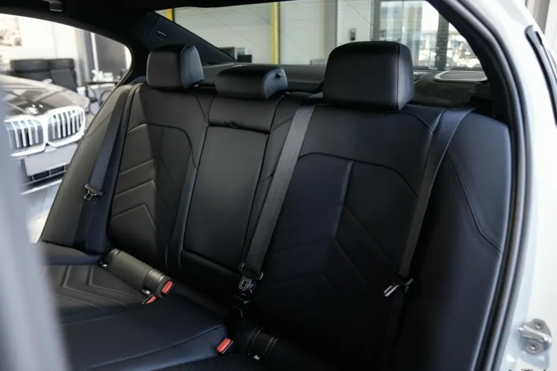 BMW 520i (Seria 5) din 2025 cu 4.512 km - oferta BMW192318 - foto 22