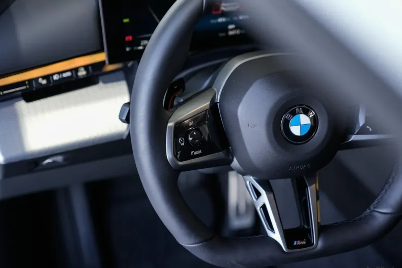 BMW 520i (Seria 5) din 2025 cu 4.512 km - oferta BMW192318 - foto 24