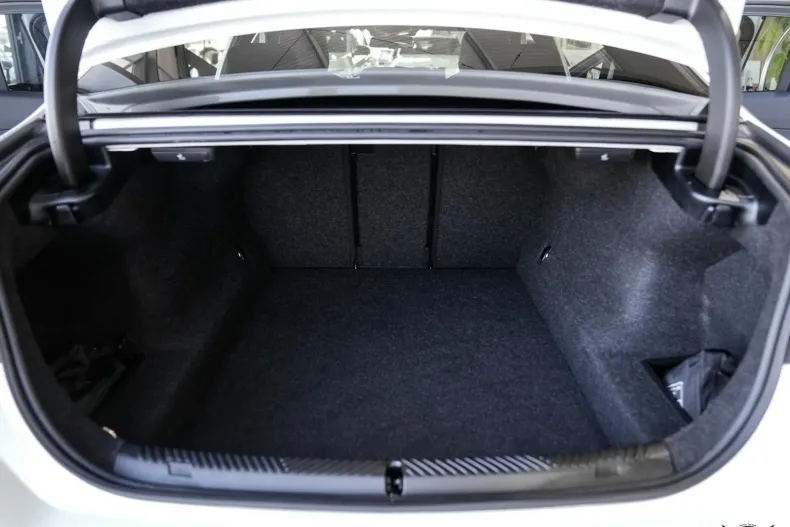 BMW 520i (Seria 5) din 2025 cu 4.512 km - oferta BMW192318 - foto 30