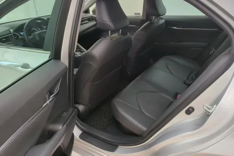 Toyota Camry din 2022 cu 33.493 km - oferta TOY192323 - foto 4