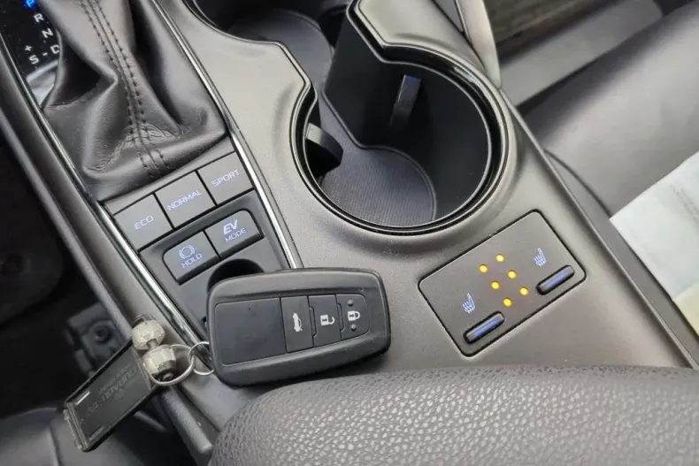 Toyota Camry din 2022 cu 33.493 km - oferta TOY192323 - foto 15