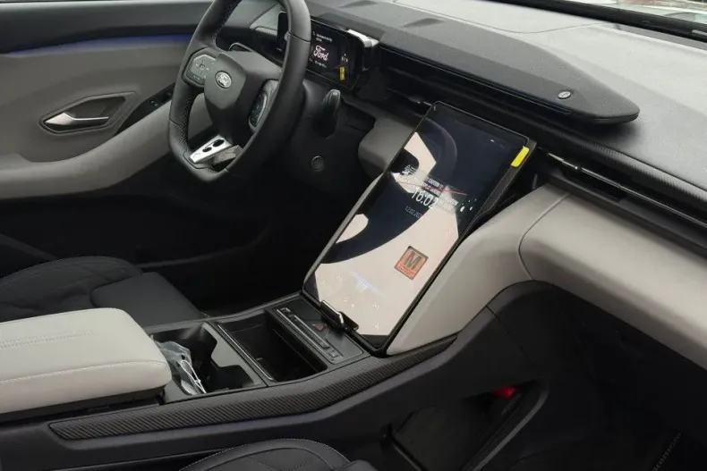 Ford Capri din 2026 cu 650 km - oferta FOR192326 - foto 17