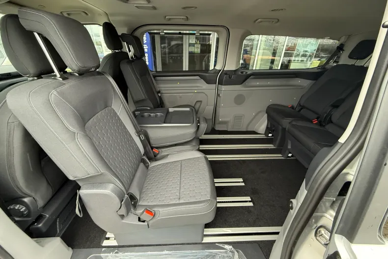 Ford Tourneo Custom din 2024 cu 1 km - oferta FOR192355 - foto 30