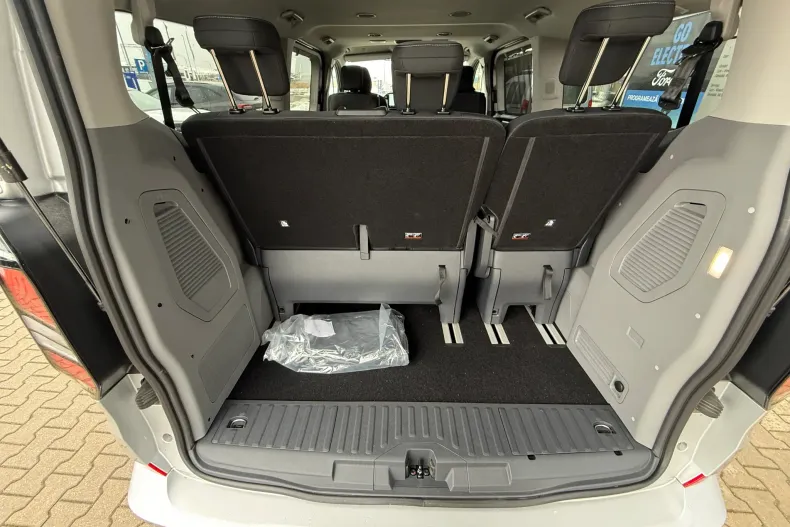Ford Tourneo Custom din 2024 cu 1 km - oferta FOR192355 - foto 33