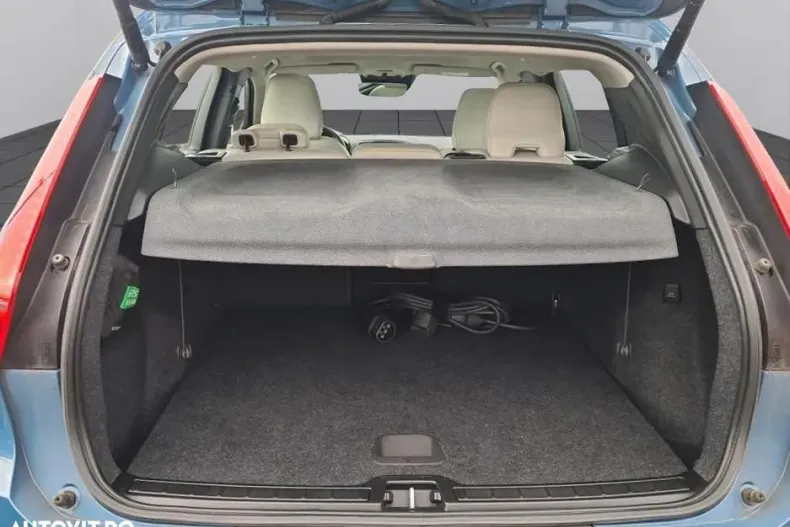 Volvo XC40 din 2022 cu 87.489 km - oferta VOL192362 - foto 8