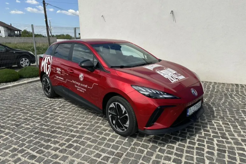 MG MG4 din 2023 cu 4.850 km - oferta MG0192366 - foto 1