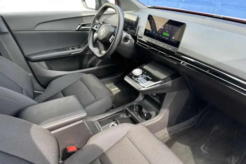 MG MG4 din 2023 cu 4.850 km - oferta MG0192366 - foto 6