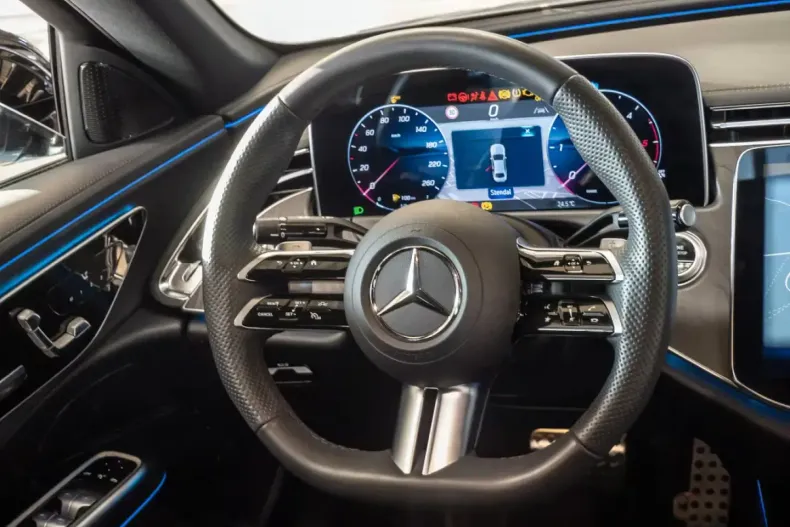 Mercedes-Benz E 220 (Clasa E) din 2025 cu 11.900 km - oferta MER192388 - foto 5