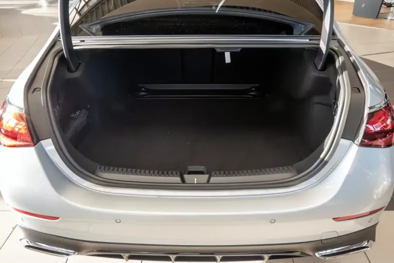 Mercedes-Benz E 220 (Clasa E) din 2025 cu 11.900 km - oferta MER192388 - foto 14