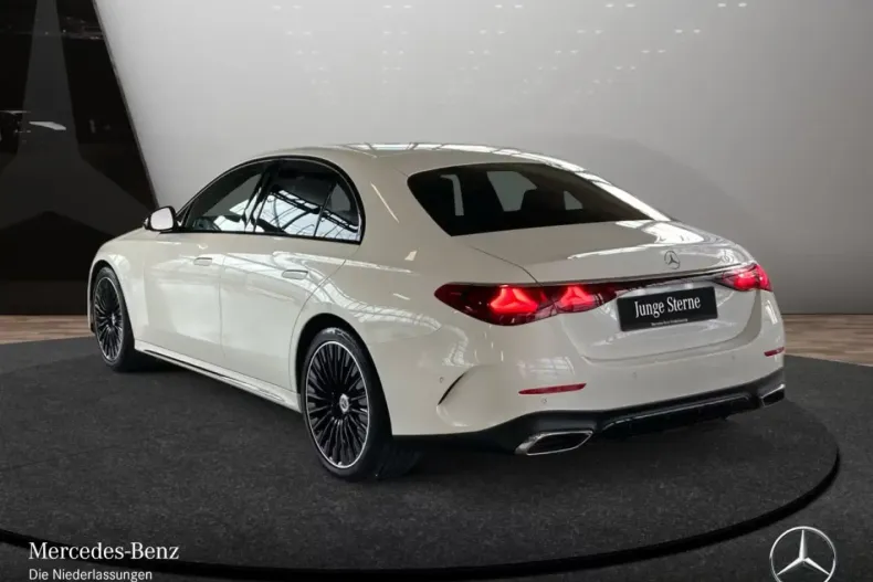 Mercedes-Benz E 220 (Clasa E) din 2025 cu 13.200 km - oferta MER192393 - foto 4