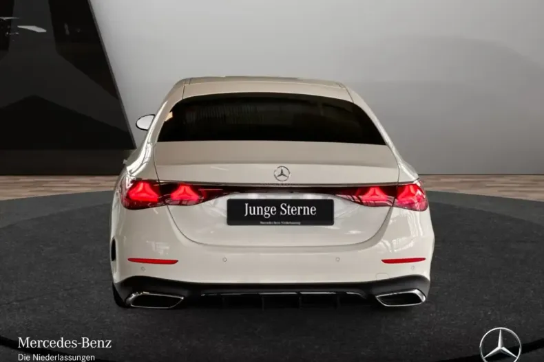 Mercedes-Benz E 220 (Clasa E) din 2025 cu 13.200 km - oferta MER192393 - foto 5